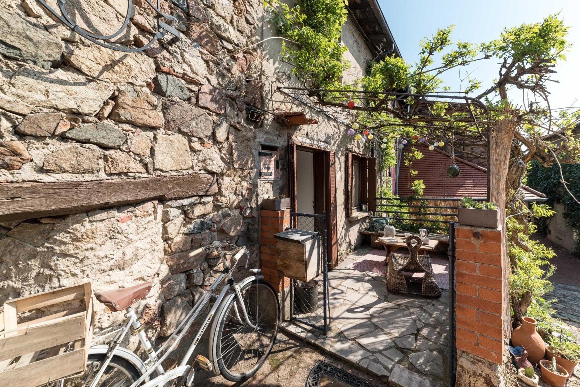 Charmant hébergement dans village pittoresque Saint-Jean-Saint-Maurice-sur-Loire Esterno foto