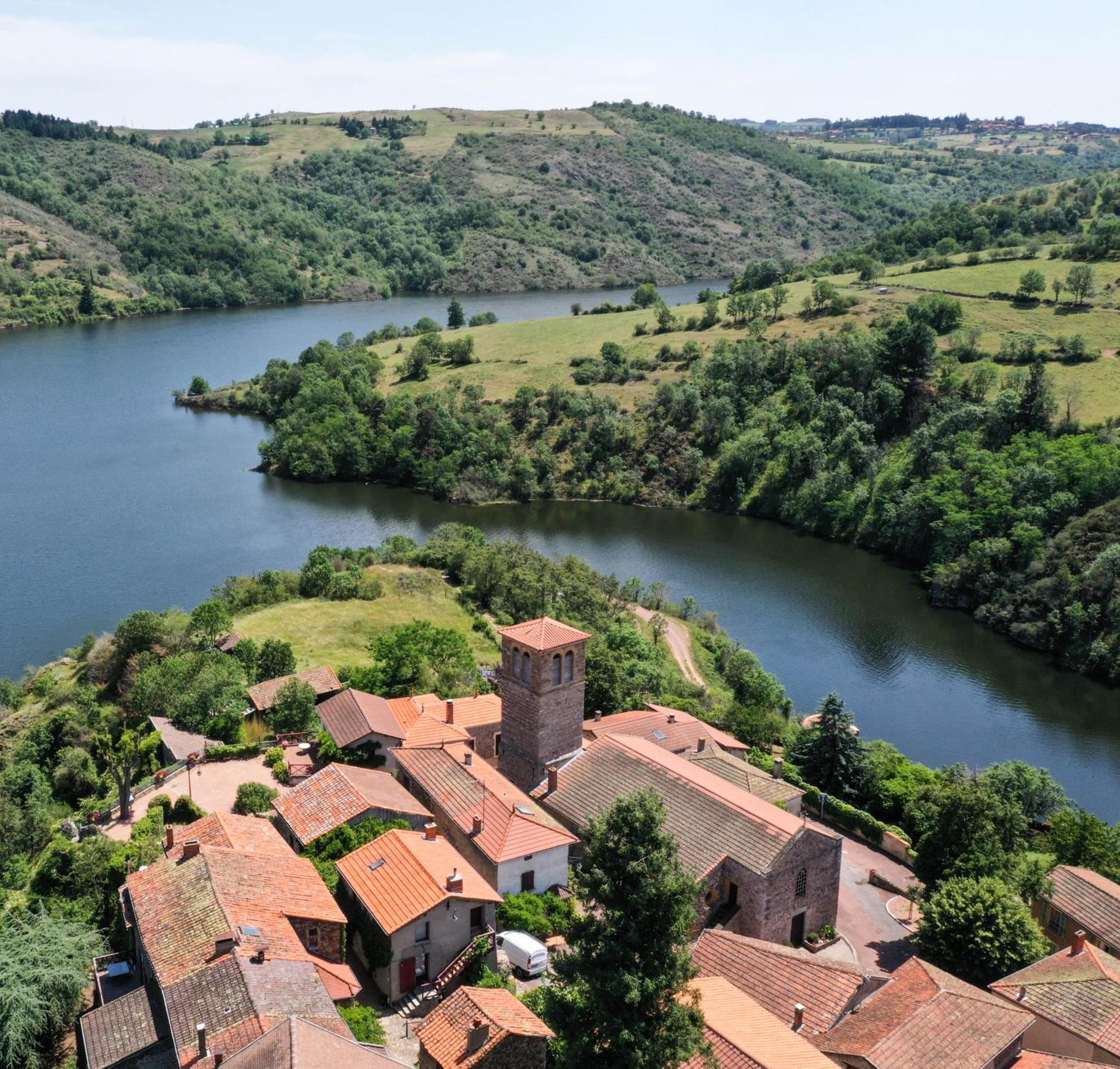 Charmant hébergement dans village pittoresque Saint-Jean-Saint-Maurice-sur-Loire Esterno foto
